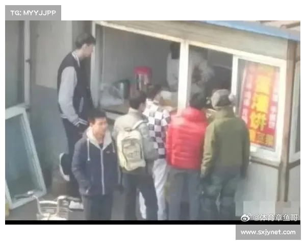 杨瀚森更衣室与队友分享山东煎饼温暖瞬间展现浓浓兄弟情谊 杨瀚森更衣室与队友分享山东煎饼温暖瞬间展现浓浓兄弟情谊